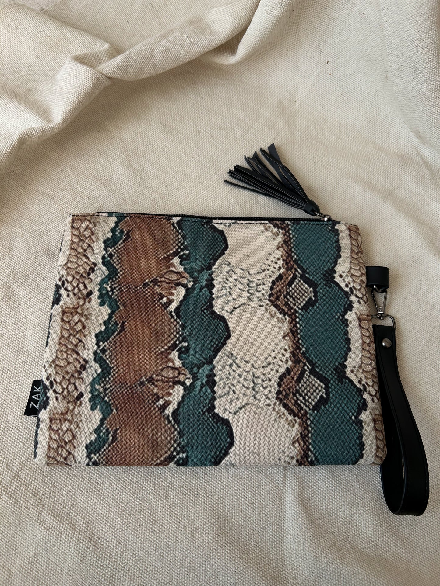 Snake Clutch